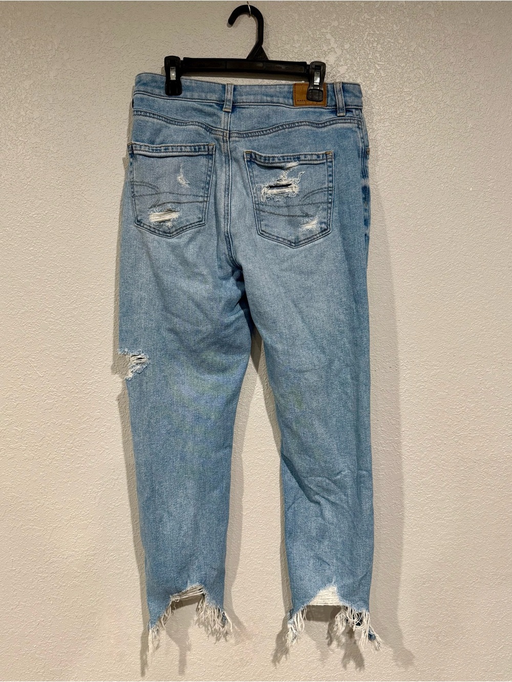 American Eagle Outfitters Light Blue Ripped Mom Jeans Women’s Size 4